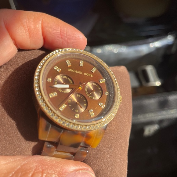Michael Kors Tortoise Watch MK 5280 - Picture 8 of 10